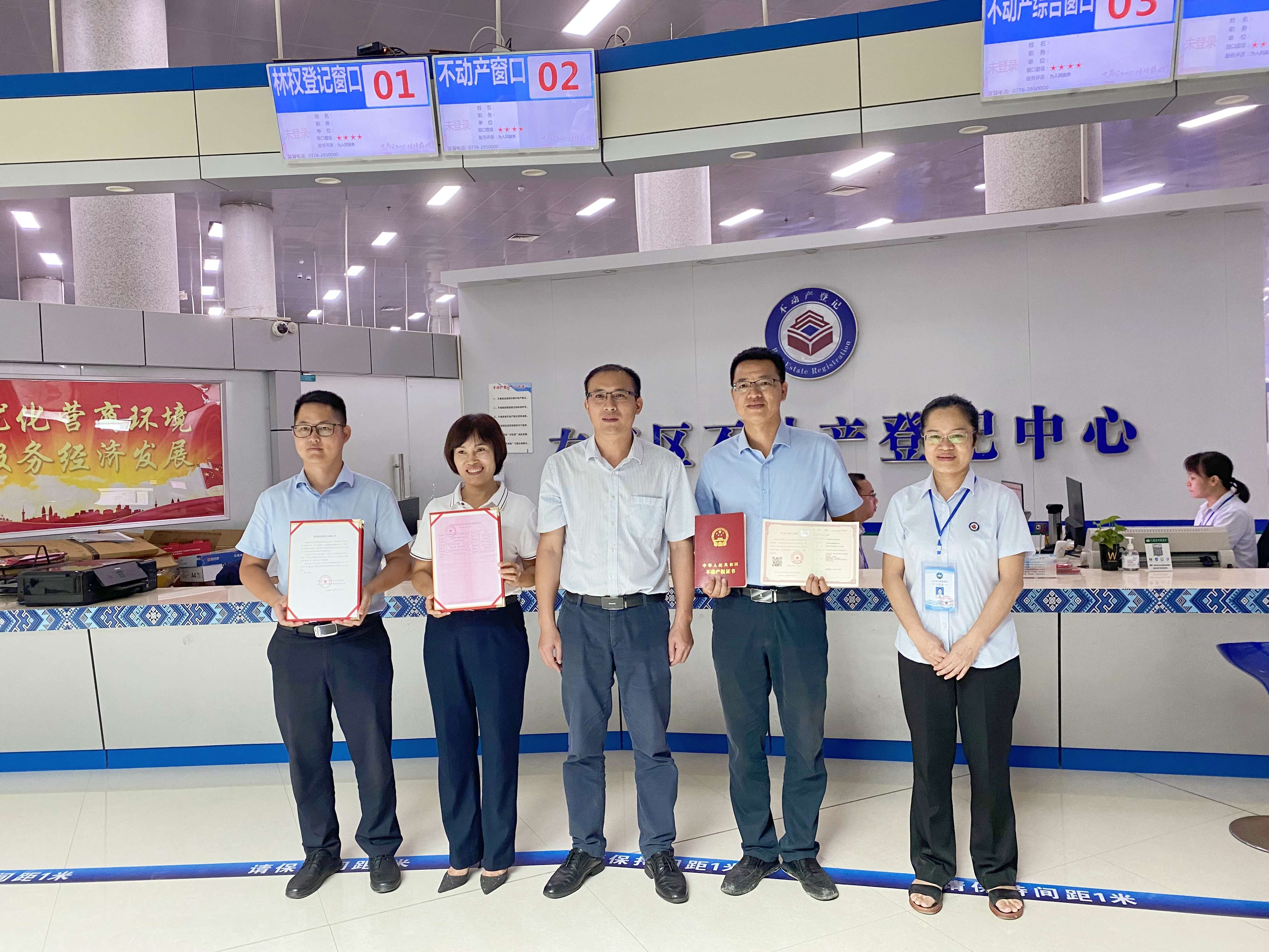 益眾投資公司右江區(qū)鄉(xiāng)鎮(zhèn)供水工程項目順利成為百色市首宗“交地即交證即抵押即放款”聯(lián)辦項目_副本