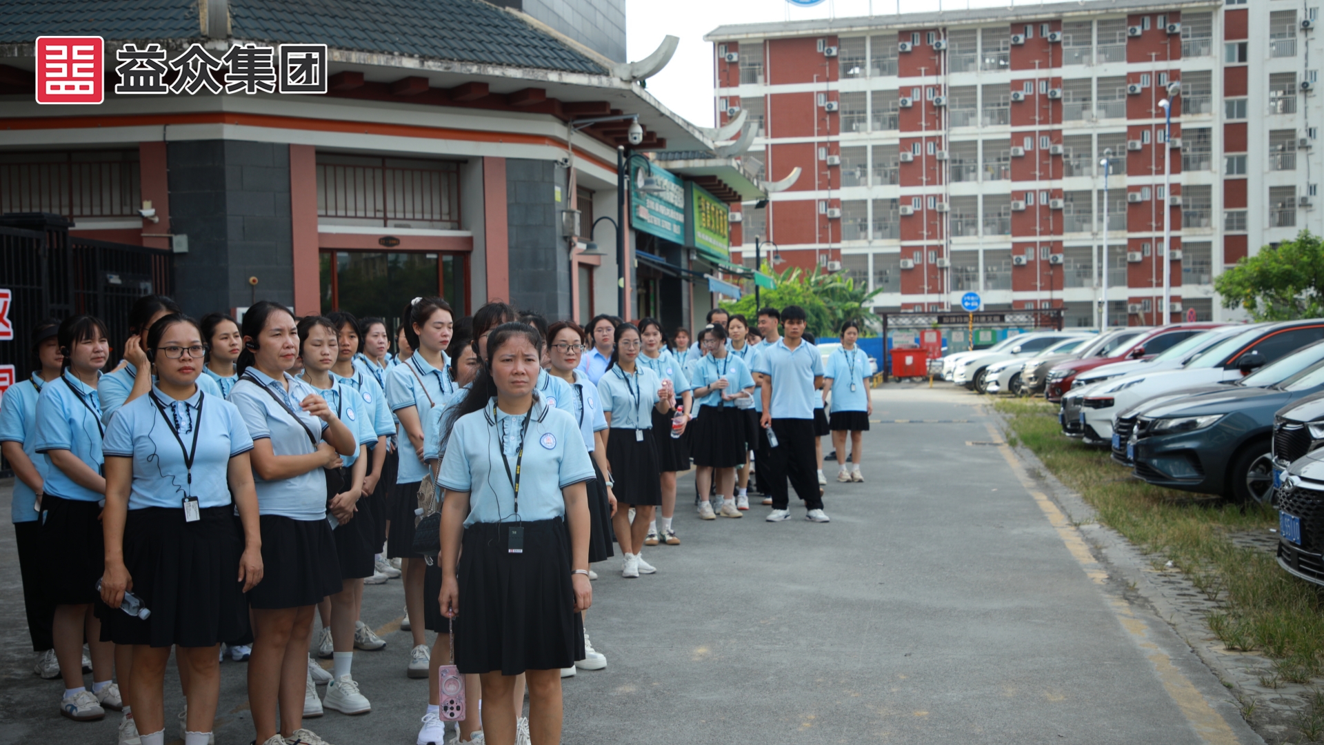 參觀益眾·尚城小區(qū)、右江區(qū)老鄉(xiāng)家園—迎龍易地扶貧搬遷安置小鎮(zhèn) (1)